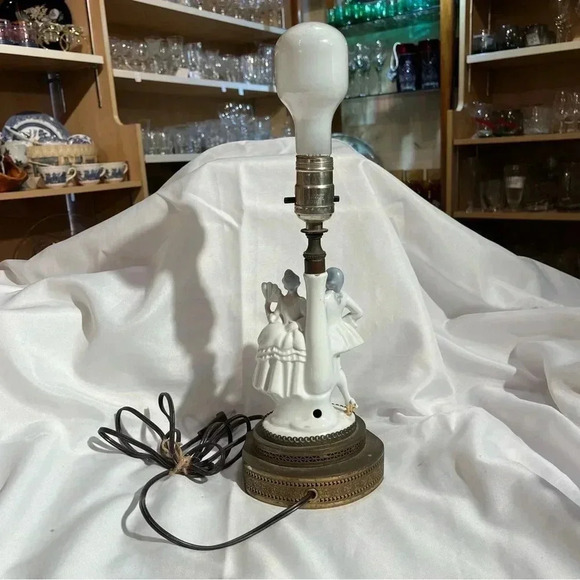 Vintage 1940s German Porcelain Parlor Figurine Brass Lamp - Picture 5 of 5